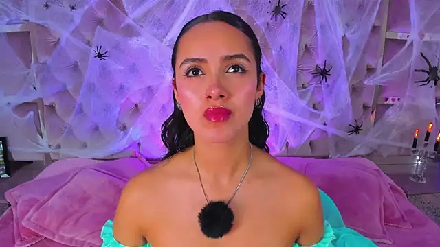 Snapshot of Harii_02 chatting on 10.28.25 Harii 02 online show from 10.28.25