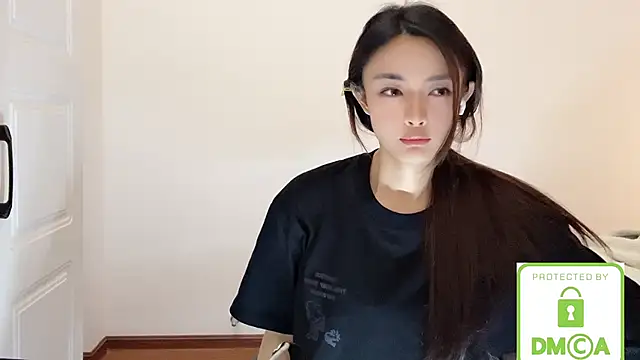 Snapshot of SarahYang chatting on 05.12.26 SarahYang online show from 05.12.26