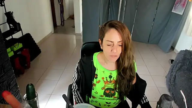 Snapshot of jessiburningheels chatting on 02.27.25 jessiburningheels online show from 02.27.25