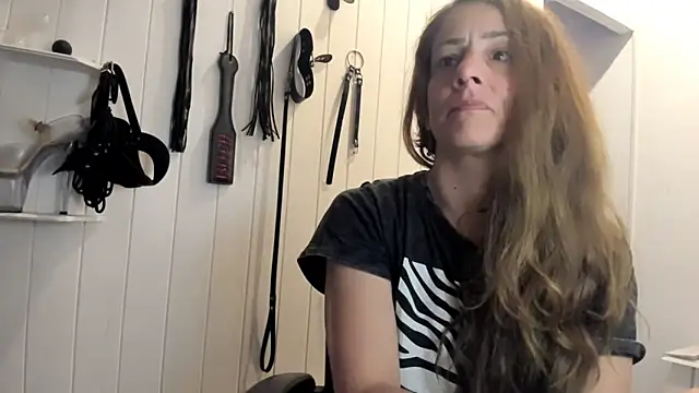 Snapshot of jessiburningheels chatting on 09.18.25 jessiburningheels online show from 09.18.25