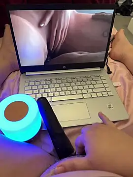 Snapshot of yourcutesarah chatting on 10.24.25 yourcutesarah online show from 10.24.25