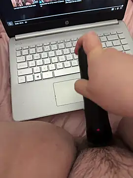 Snapshot of yourcutesarah chatting on 11.04.25 yourcutesarah online show from 11.04.25