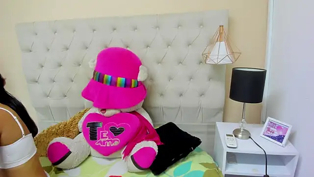 Snapshot of Little_Helen chatting on 01.21.25 Little Helen online show from 01.21.25