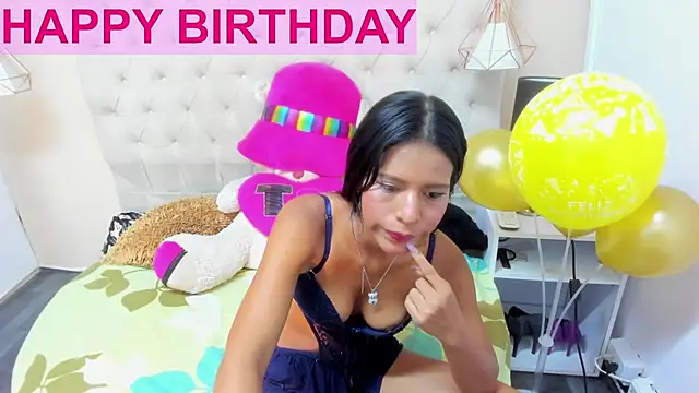 Snapshot of Little_Helen chatting on 01.22.25 Little Helen online show from 01.22.25