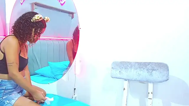 minimi naty online show from 12.10.24