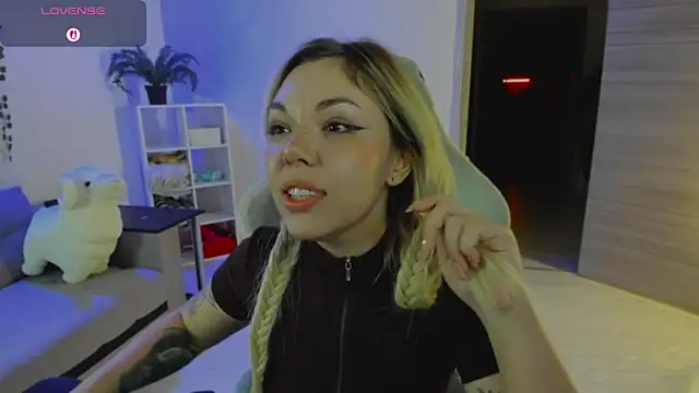 Snapshot of whoa-hoa-hoa-hoa-hoa chatting on 12.17.25 whoa-hoa-hoa-hoa-hoa online show from 12.17.25