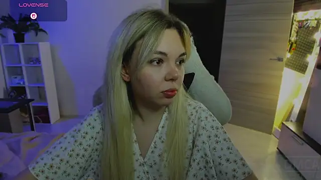 Snapshot of whoa-hoa-hoa-hoa-hoa chatting on 12.21.25 whoa-hoa-hoa-hoa-hoa online show from 12.21.25