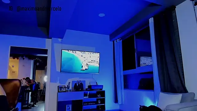 Snapshot of Maximo_Marcelo chatting on 01.08.25 Maximo Marcelo online show from 01.08.25
