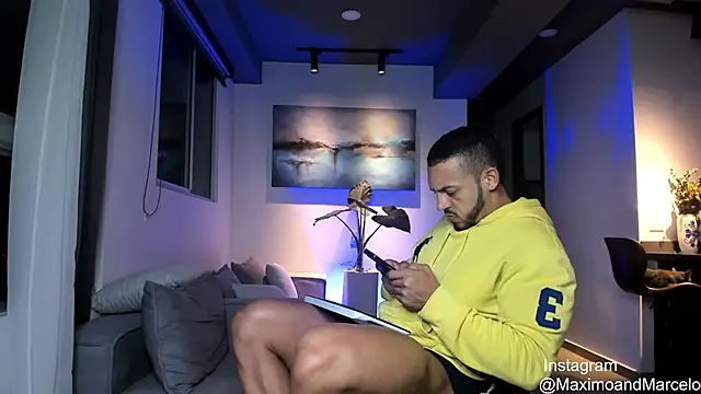 Snapshot of Maximo_Marcelo chatting on 03.04.25 Maximo Marcelo online show from 03.04.25