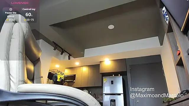 Snapshot of Maximo_Marcelo chatting on 09.17.25 Maximo Marcelo online show from 09.17.25