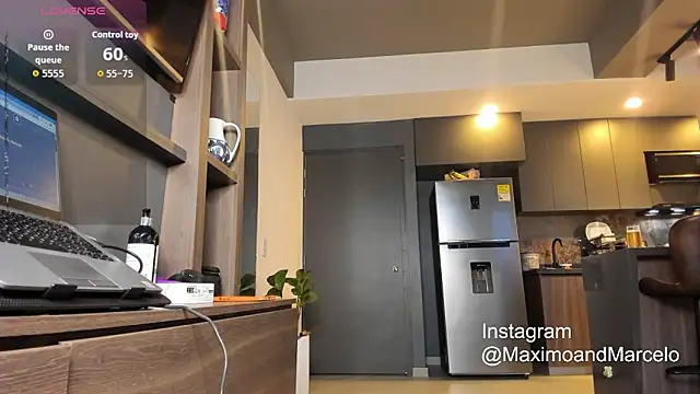 Snapshot of Maximo_Marcelo chatting on 09.29.25 Maximo Marcelo online show from 09.29.25