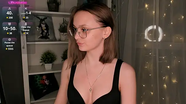 Snapshot of ms_elizabethqueen chatting on 02.14.25 ms elizabethqueen online show from 02.14.25