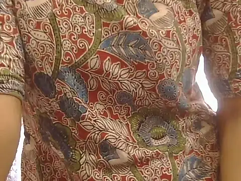 Snapshot of _FluffyHxney_ chatting on 10.05.25 FluffyHxney online show from 10.05.25