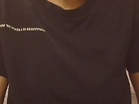 Snapshot of _FluffyHxney_ chatting on 11.04.25 FluffyHxney online show from 11.04.25