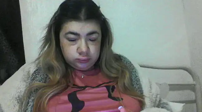 Snapshot of CamilaCherryX chatting on 01.14.25 CamilaCherryX online show from 01.14.25