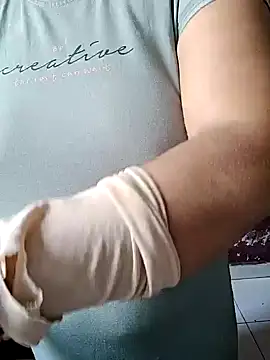 Snapshot of milf-kaira chatting on 12.21.24 milf-kaira online show from 12.21.24