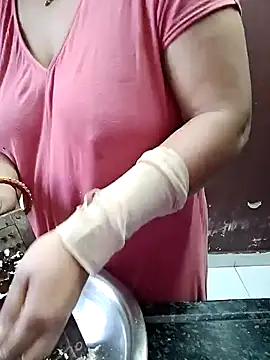 Snapshot of milf-kaira chatting on 12.27.24 milf-kaira online show from 12.27.24