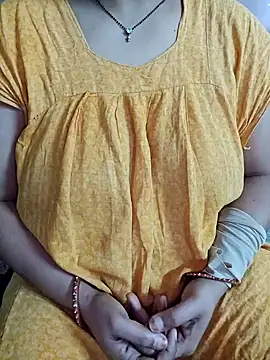 Snapshot of milf-kaira chatting on 01.05.25 milf-kaira online show from 01.05.25