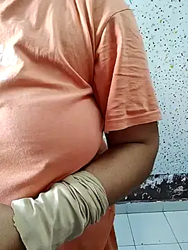 Snapshot of milf-kaira chatting on 01.08.25 milf-kaira online show from 01.08.25