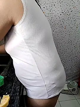 Snapshot of milf-kaira chatting on 01.21.25 milf-kaira online show from 01.21.25