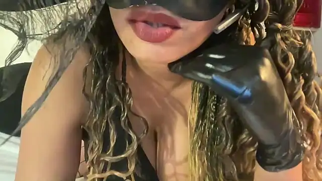 SCARLET-SANTANA online show from 10.31.25