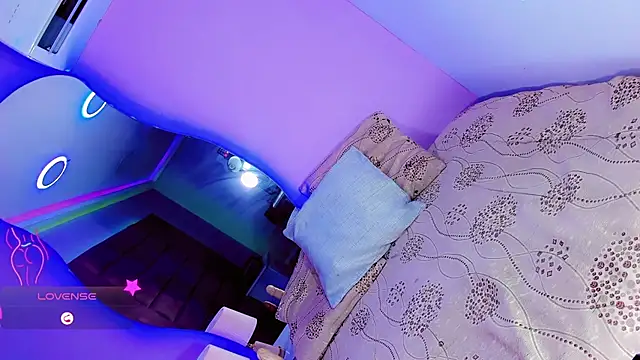 Snapshot of Shanelengel chatting on 11.25.25 Shanelengel online show from 11.25.25