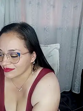 Snapshot of emily_sweet13 chatting on 03.04.25 emily sweet13 online show from 03.04.25