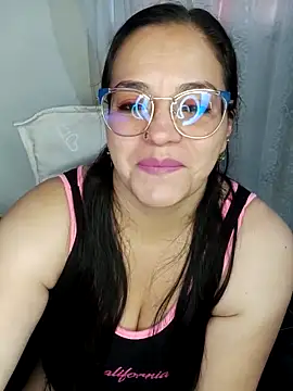 Snapshot of emily_sweet13 chatting on 03.19.25 emily sweet13 online show from 03.19.25