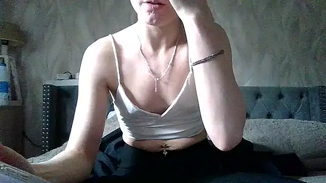 Petite moi online show from 03.11.26