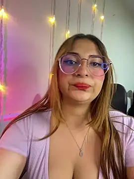 Snapshot of julieta_baron chatting on 02.11.25 julieta baron online show from 02.11.25