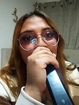Snapshot of julieta_baron chatting on 09.23.25 julieta baron online show from 09.23.25