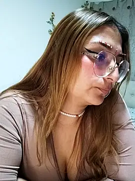 Snapshot of julieta_baron chatting on 09.29.25 julieta baron online show from 09.29.25