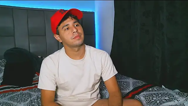 Snapshot of beautiful_james chatting on 12.27.24 beautiful james online show from 12.27.24