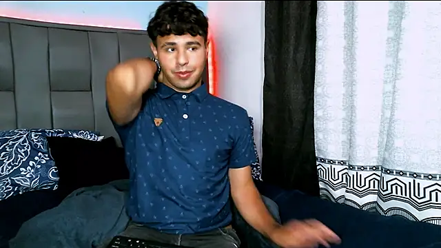 Snapshot of beautiful_james chatting on 01.12.25 beautiful james online show from 01.12.25