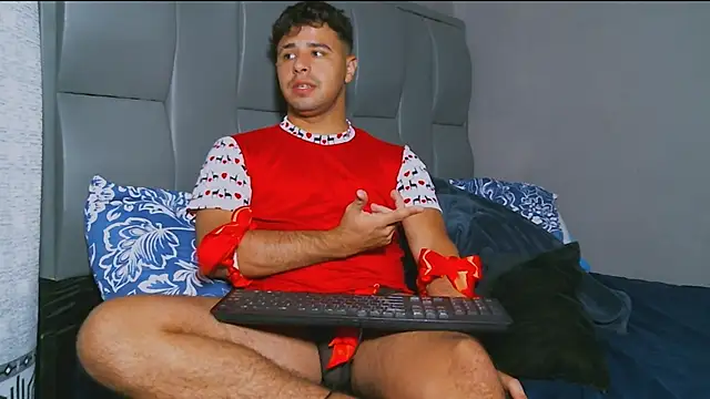 Snapshot of beautiful_james chatting on 02.16.25 beautiful james online show from 02.16.25