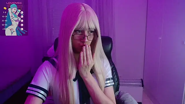 Snapshot of lewd_pillows chatting on 12.27.24 lewd pillows online show from 12.27.24