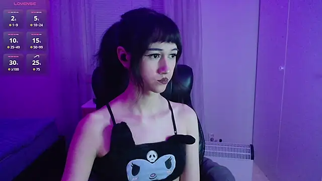 Snapshot of lewd_pillows chatting on 10.12.25 lewd pillows online show from 10.12.25