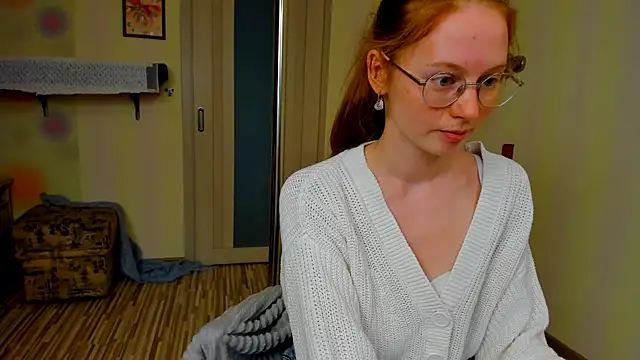 Snapshot of Fire_Luna chatting on 10.06.25 Fire Luna online show from 10.06.25