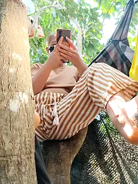 Snapshot of Betty20zx chatting on 03.19.25 Betty20zx online show from 03.19.25