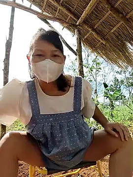 Snapshot of Betty20zx chatting on 10.20.25 Betty20zx online show from 10.20.25