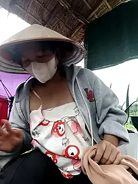 Snapshot of Betty20zx chatting on 10.30.25 Betty20zx online show from 10.30.25