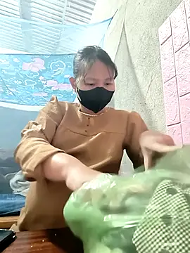 Snapshot of Betty20zx chatting on 12.15.25 Betty20zx online show from 12.15.25