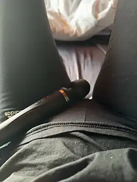 Snapshot of Ana-05 chatting on 02.18.25 Ana-05 online show from 02.18.25