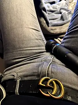 Snapshot of Ana-05 chatting on 09.29.25 Ana-05 online show from 09.29.25