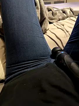 Snapshot of Ana-05 chatting on 10.13.25 Ana-05 online show from 10.13.25