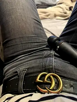 Snapshot of Ana-05 chatting on 10.28.25 Ana-05 online show from 10.28.25