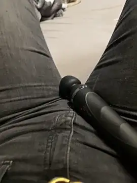 Snapshot of Ana-05 chatting on 10.30.25 Ana-05 online show from 10.30.25