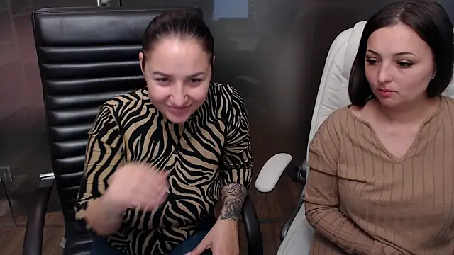 Snapshot of Amy--Samy chatting on 12.06.24 Amy--Samy online show from 12.06.24