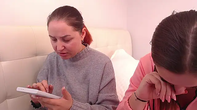 Snapshot of Amy--Samy chatting on 02.18.25 Amy--Samy online show from 02.18.25