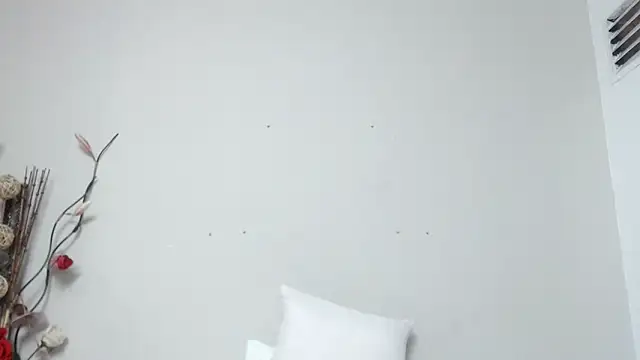 Nicol Love0 online show from 01.31.25